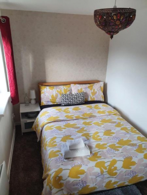 Peaceful Private room with free parking and WiFi, Edinburgh
